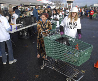 Hundreds of people in the Auburn community were supplied food for their Thansgiving during the Big Give event at the Top Foods parking lot.