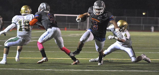Auburn Mountainview’s Bitner Wilson breaks away for a touchdown during the Lions’ 42-30 win last Friday against Auburn in a South Puget Sound League 3A football game at Auburn Memorial Stadium.