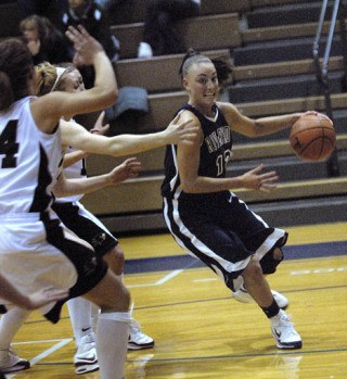 Auburn Riverside's Amanda Thomson drives the baseline for a score in the first quarter of their game against Southridge of Oregon.