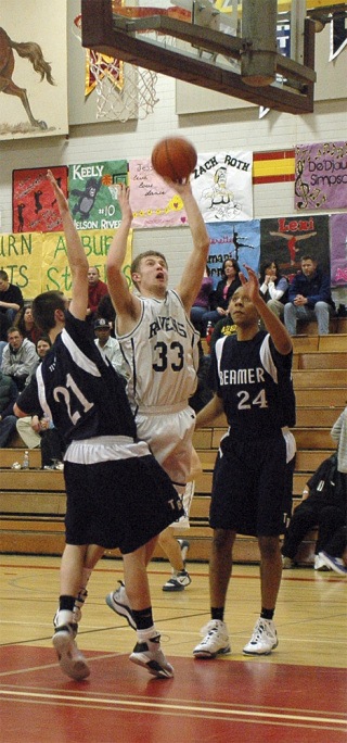 Auburn Riverside's Ryan Rogers splits the defense against Todd Beamer this past Friday.