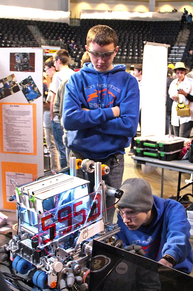 Members of Auburn Mountainview’s robotics team