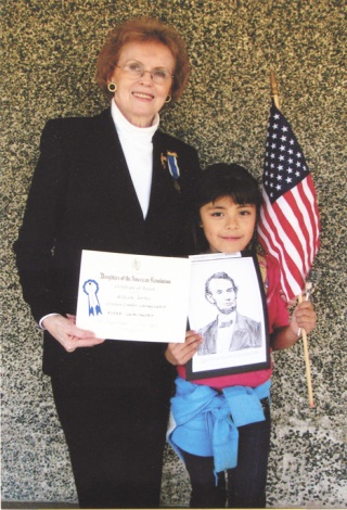 Presenting the winning award to Ailen Torres is Hilda Meryhew