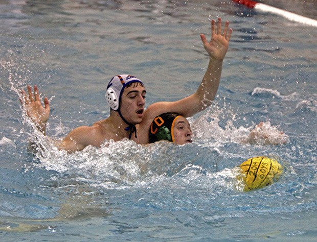 Auburn Mountainview senior Tyler Arnold (white cap) guards Kentridge sophomore Jonathan Borte during the team’s quarterfinal match.