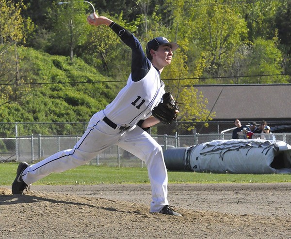 Auburn Riverside senior Noah Freelund on the mound for the Ravens.