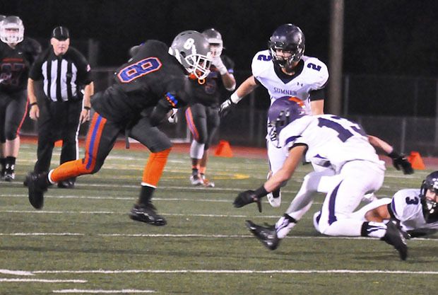 Auburn Mountainview's Vaughn Daggs darts upfield against Sumner on Thursday night. Daggs caught a touchdown in the Lions' SPSL 3A win.