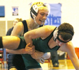 Auburn Riverside’s Michael Turner manhandles Kentwood’s Eric Alonzo. Turner is making his fourth appearance at Mat Classic.