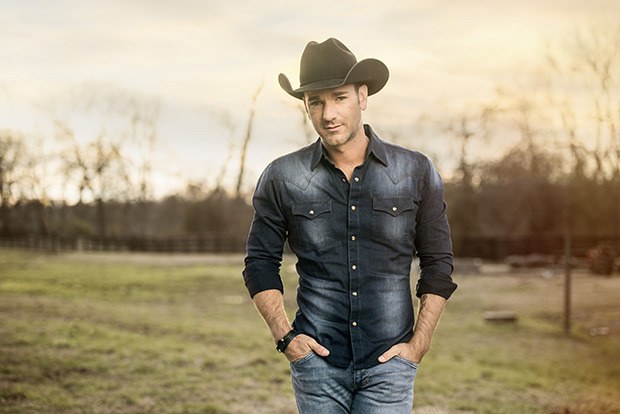 Craig Campbell – as one of country’s brightest rising stars – launched onto the Country music scene in 2011 and continues to exist in a perfect sweet spot between tradition and modernity.