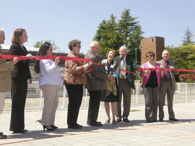 City leaders officially cut the ribbon on Plaza Park