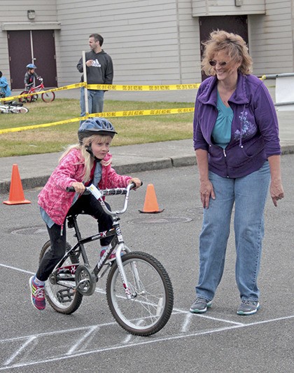 Pacific Mayor Leanne Guier encourages Esmee Bos