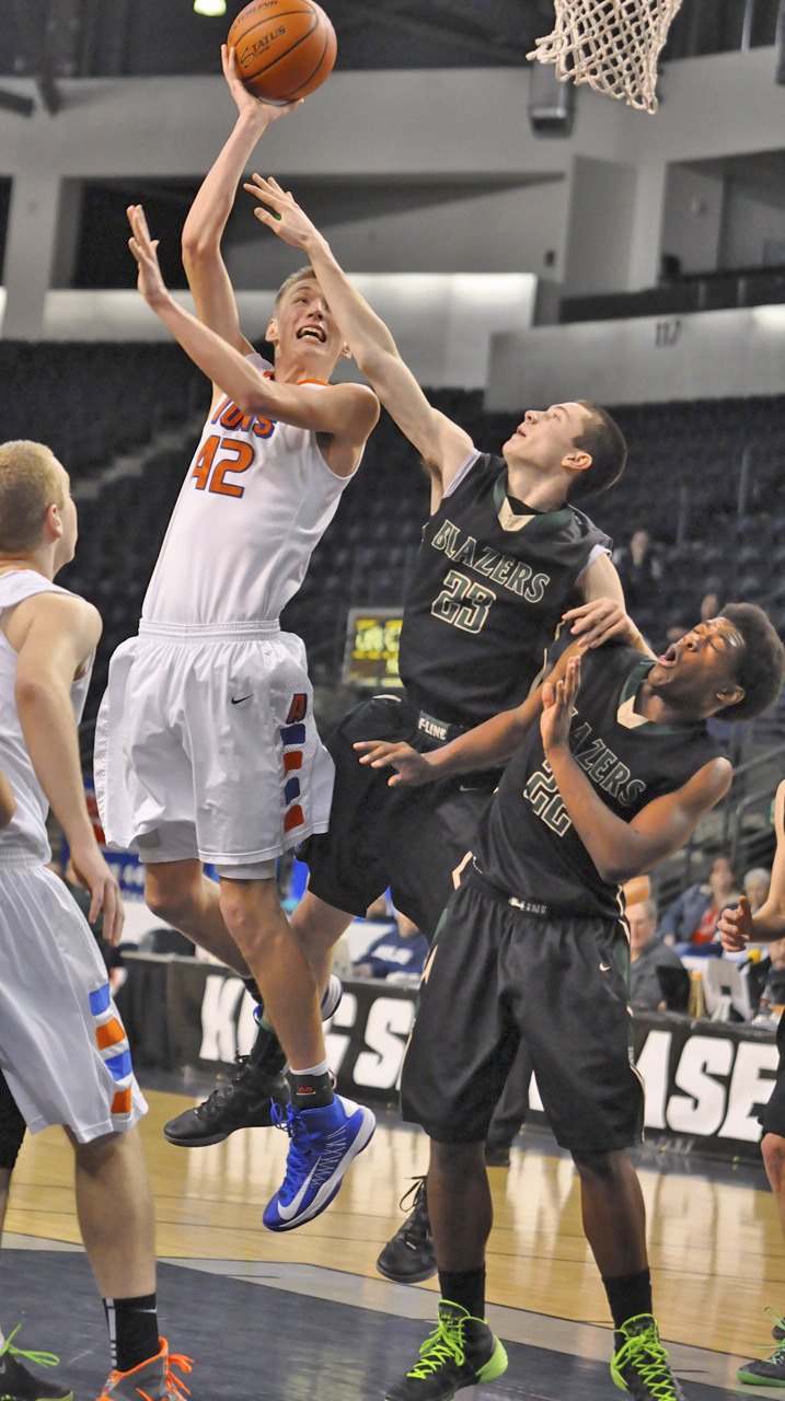 Auburn Mountainview's Tristan Miguel in action at the King Showcase.