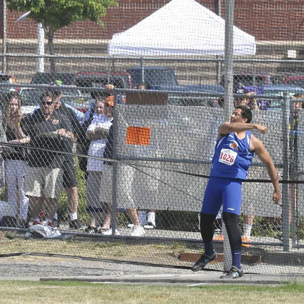 Auburn Mountainview senior Trevor Jensen in action in the discus toss.