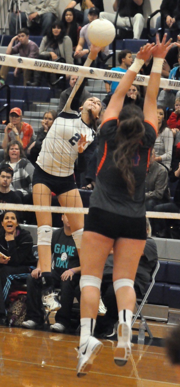 Auburn Riverside sophomore outside hitter Calley Heilborn spikes the ball over Auburn Mountainview senior middle blocker Tanya Spatarel during the Ravens’ 24-26