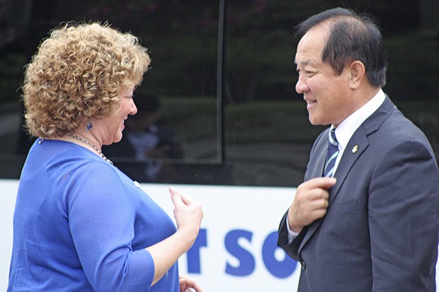 Auburn Mayor Nancy Backus and Jae-Kook Sim