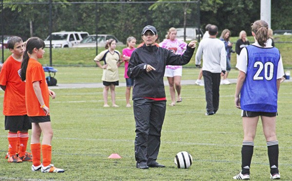 USA Women's Soccer superstar Mia Hamm shares some pointers with members of the Auburn Youth Soccer Association