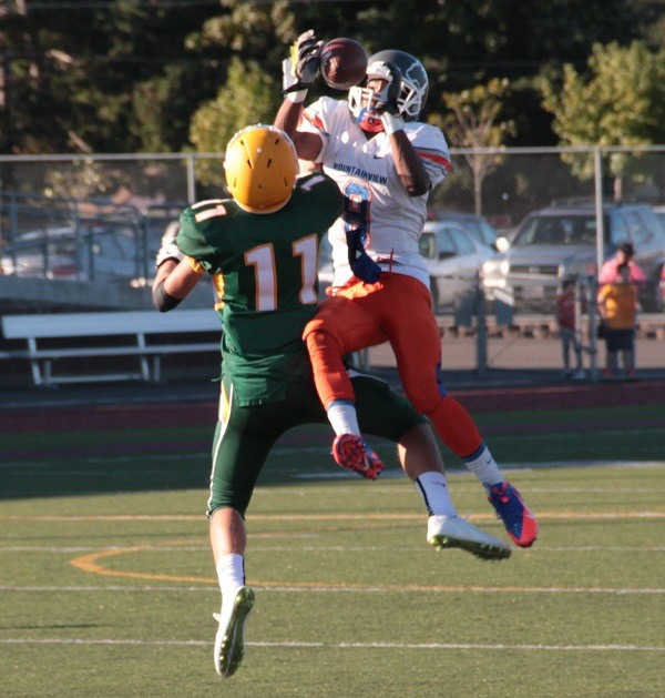 Auburn Mountainview receiver Vaughn Daggs and Foss' Michel Cocké battle for possession.