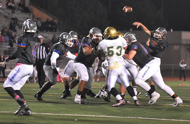 Auburn Mountainview's Gresch Jensen delivers a pass during the Lions' 42-30 win against Auburn on Friday night.