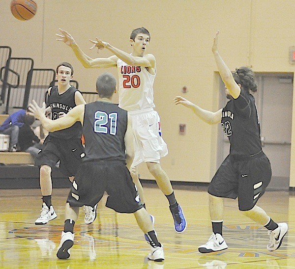 Auburn Mountainview's Aarun Rumbaugh dishes the ball during the Lions' 44-36 win against Peninsula.