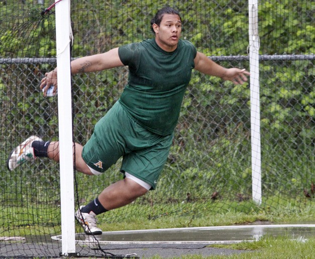 Auburn’s Danny Shelton took the sub-district discus title with a throw of 155-7 at French Field.