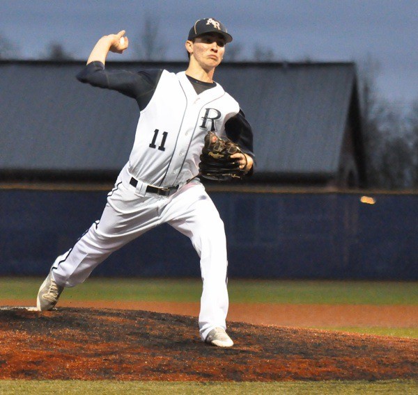 Noah Freelund earned his first win of the season with a 2-0 decision over South Puget Sound League 3A foes Peninsula.
