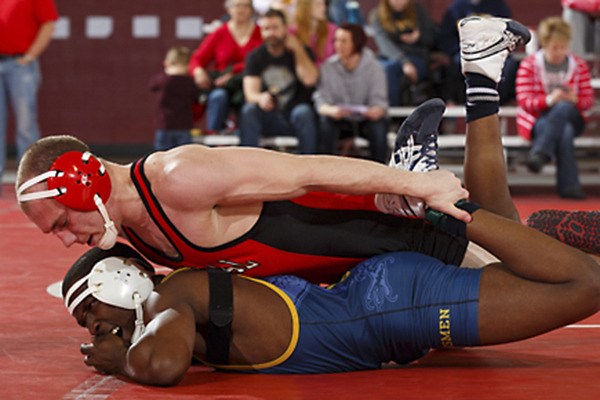 Tyler Peretti in action for the Central College Dutch.