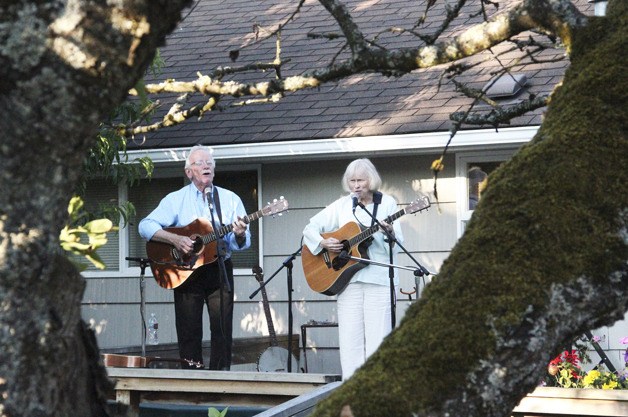 Folk duo Ginny Reilly