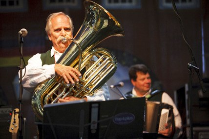 A main component of the festival will be the many national and international German bands and dance troupes performing on two entertainment stages at the festival.