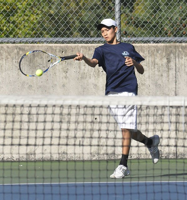 Auburn Riverside freshman Colby Tong on the court.