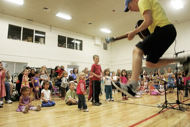 Children’s musical artist Caspar Babypants recently performed for families and friends at the Pacific Community Center gymnasium. Vocalist and guitarist Chris Ballew