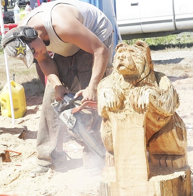 Portland's Jordan Anderson sculpts a bear during the recent White River Chainsaw Carving Championship in Pacific.