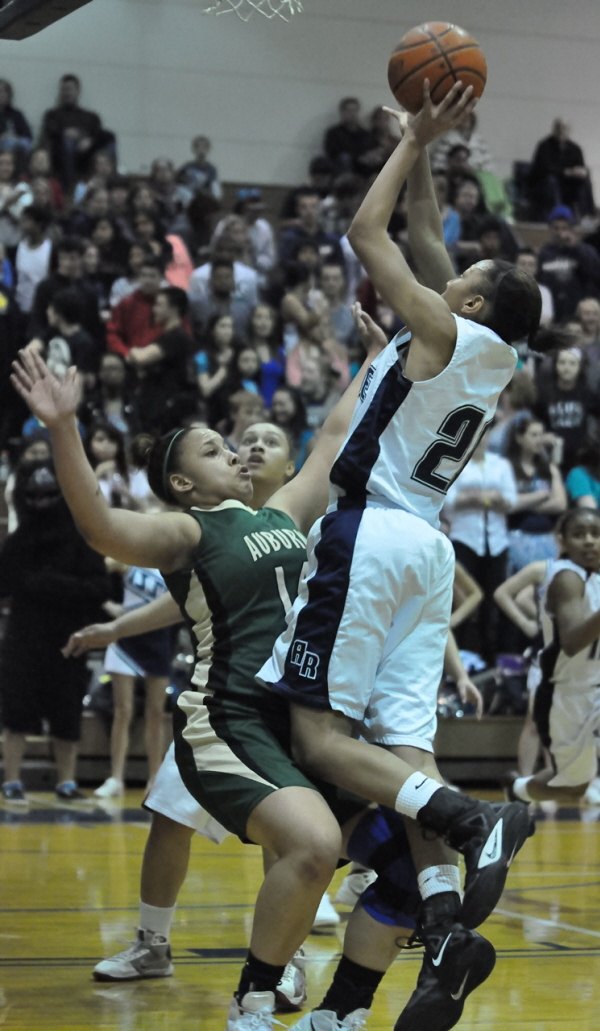 Raven Jalea Crump tangles with Auburn's Taryn Papillon.