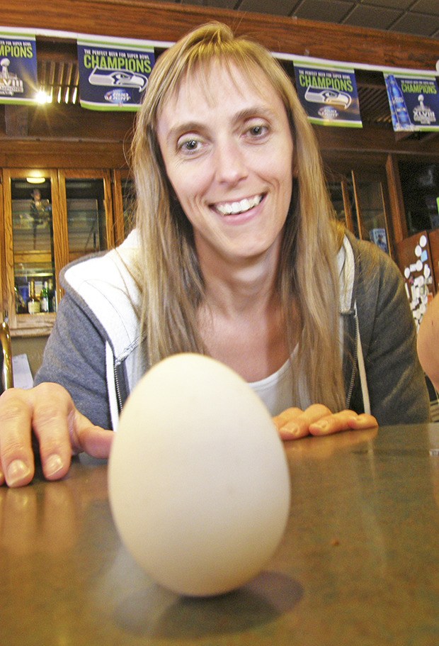 Kiana Coates balances her egg