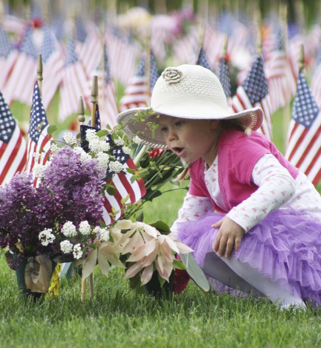 Aubunr's Kaylee Elliott and her family came to pay their respects at Tahoma National Cemetery on Memorial Day.
