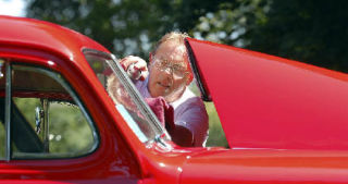 Cruisers bask in sunshine, roll into Les Grove Park