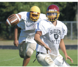 Kama Frank laterals the ball on the option during practice last week. Frank