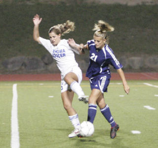 Auburn Riverside junior forward Cheyenne Gautney