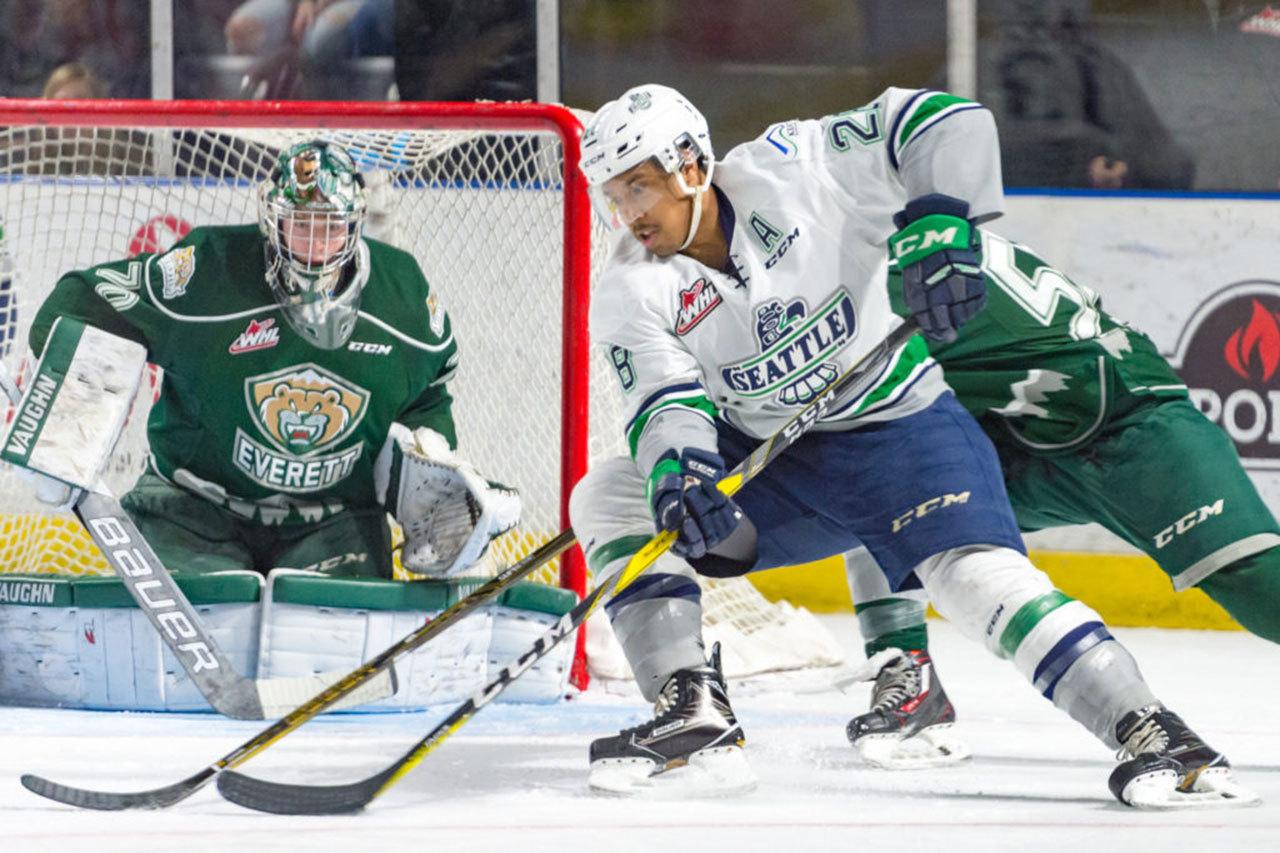 The Thunderbirds’ Keegan Kolesar tries to position himself for a shot in front of Silvertips goalie Carter Hart during WHL play Tuesday night at the ShoWare Center. COURTESY PHOTO, Brian Liesse/T-Birds