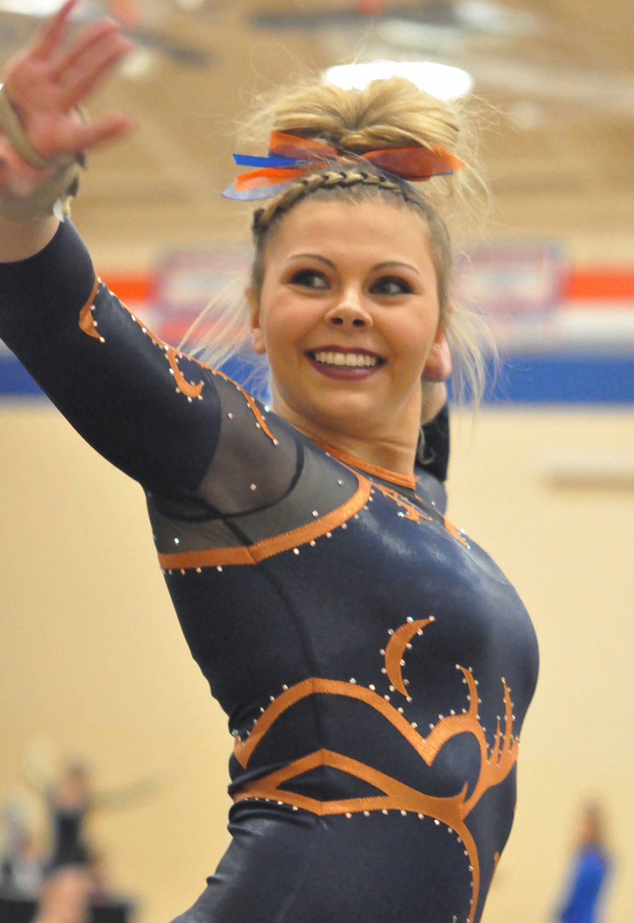 Auburn Mountainview’s Kayla Porter completes her routine in the floor exercise at the district competition in the Lions’ gymnasium Saturday. She scored a 9.325. RACHEL CIAMPI, Auburn Reporter
