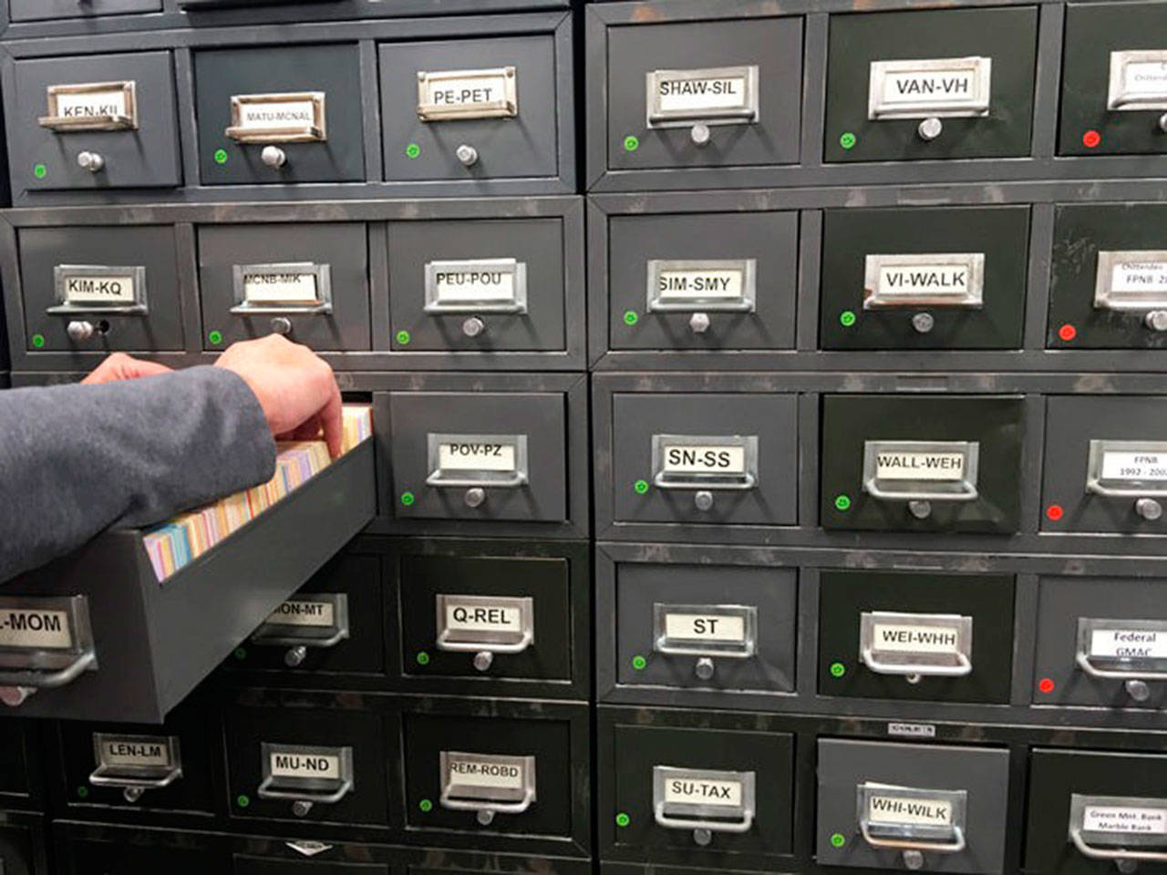 Open drawer, a step for open records: by law, agencies may charge a default rate for duplicating paper copies of public records if the actual costs are indeterminate. A new proposal would set a default rate for fulfilling requests for electronic records. Photo from Wikimedia Commons