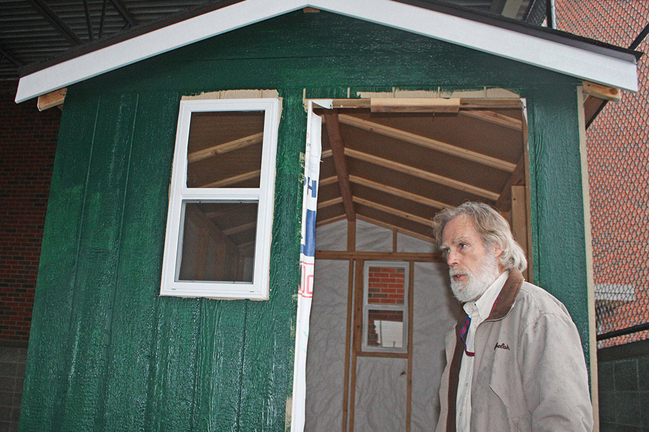 Auburn High students building ‘tiny homeless shelter’