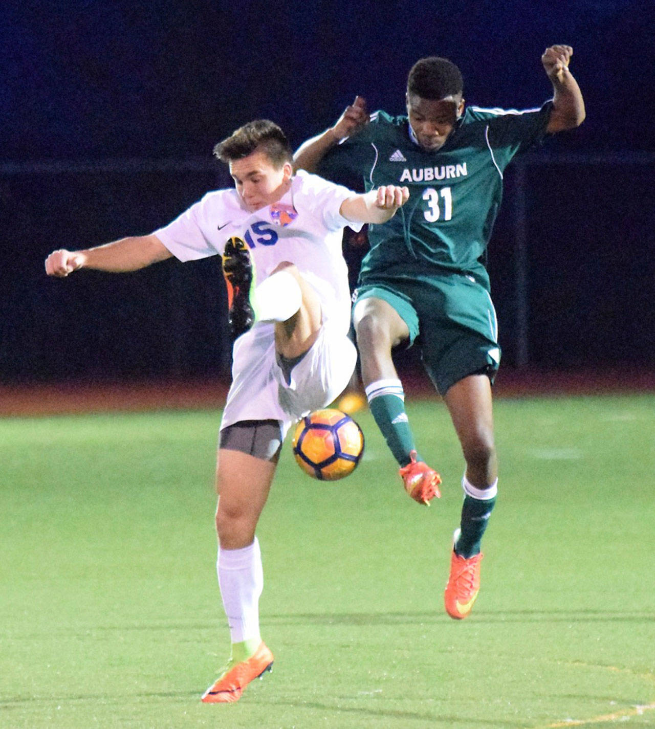 Auburn Mountainview’s Conrad Medina, left, and Auburn’s Samba Keita battle for the ball during NPSL Olympic Division play Wednesday night. RACHEL CIAMPI, Auburn Reporter