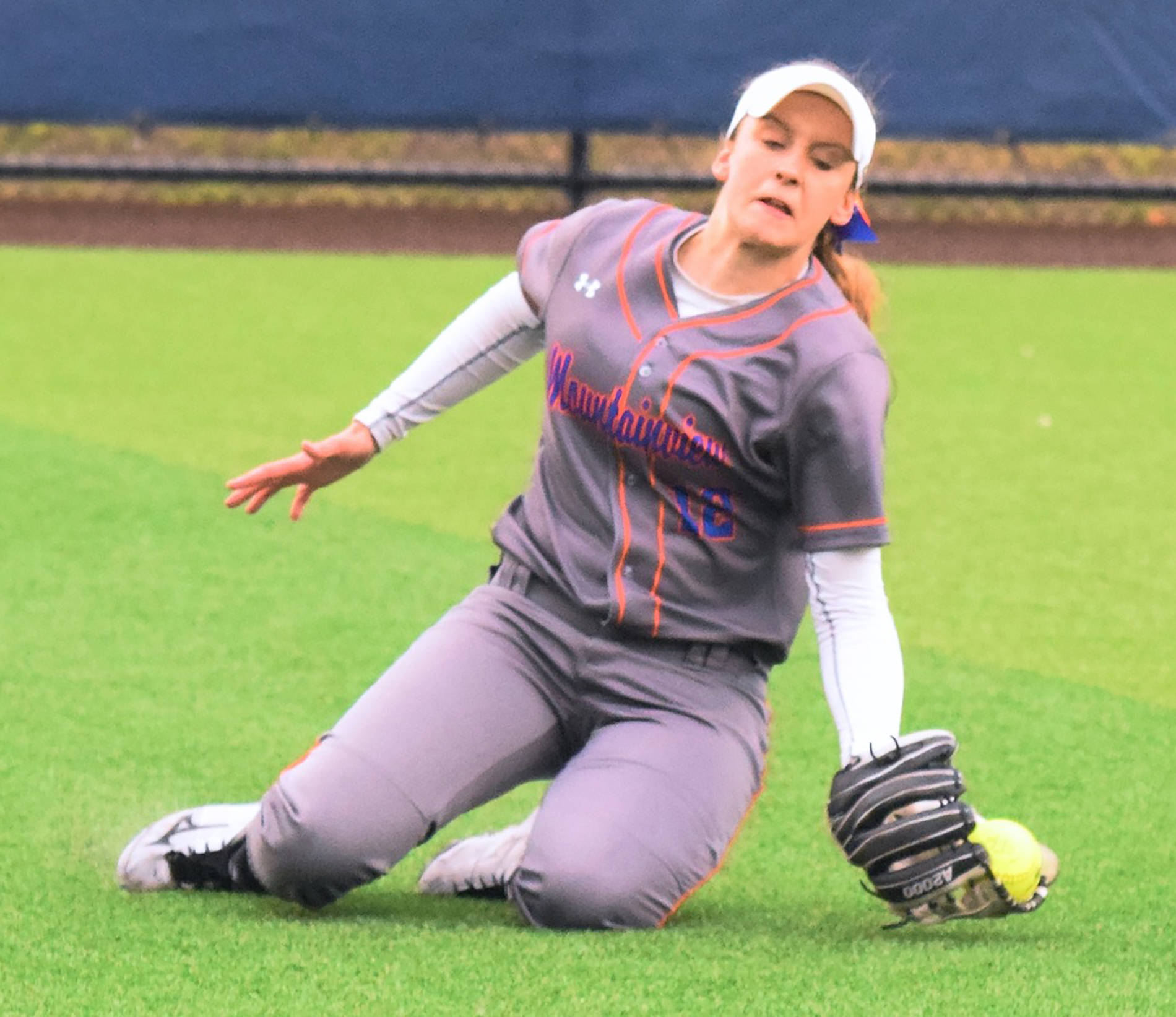 Auburn Mountainview’s Caitlyn Rhoades reaches to make a difficult catch in right field during the fifth inning of the NPSL title game Saturday at Tahoma High School. RACHEL CIAMPI, Auburn Reporter