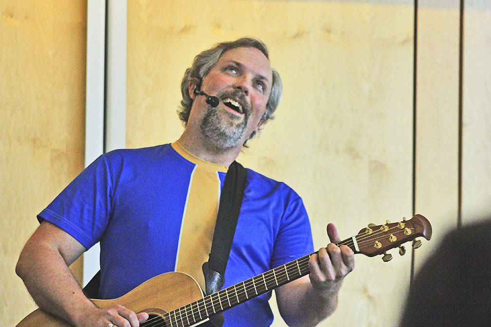 Eric Herman sings to his young audience at the Auburn Library on Saturday. MARK KLAAS, Auburn Reporter