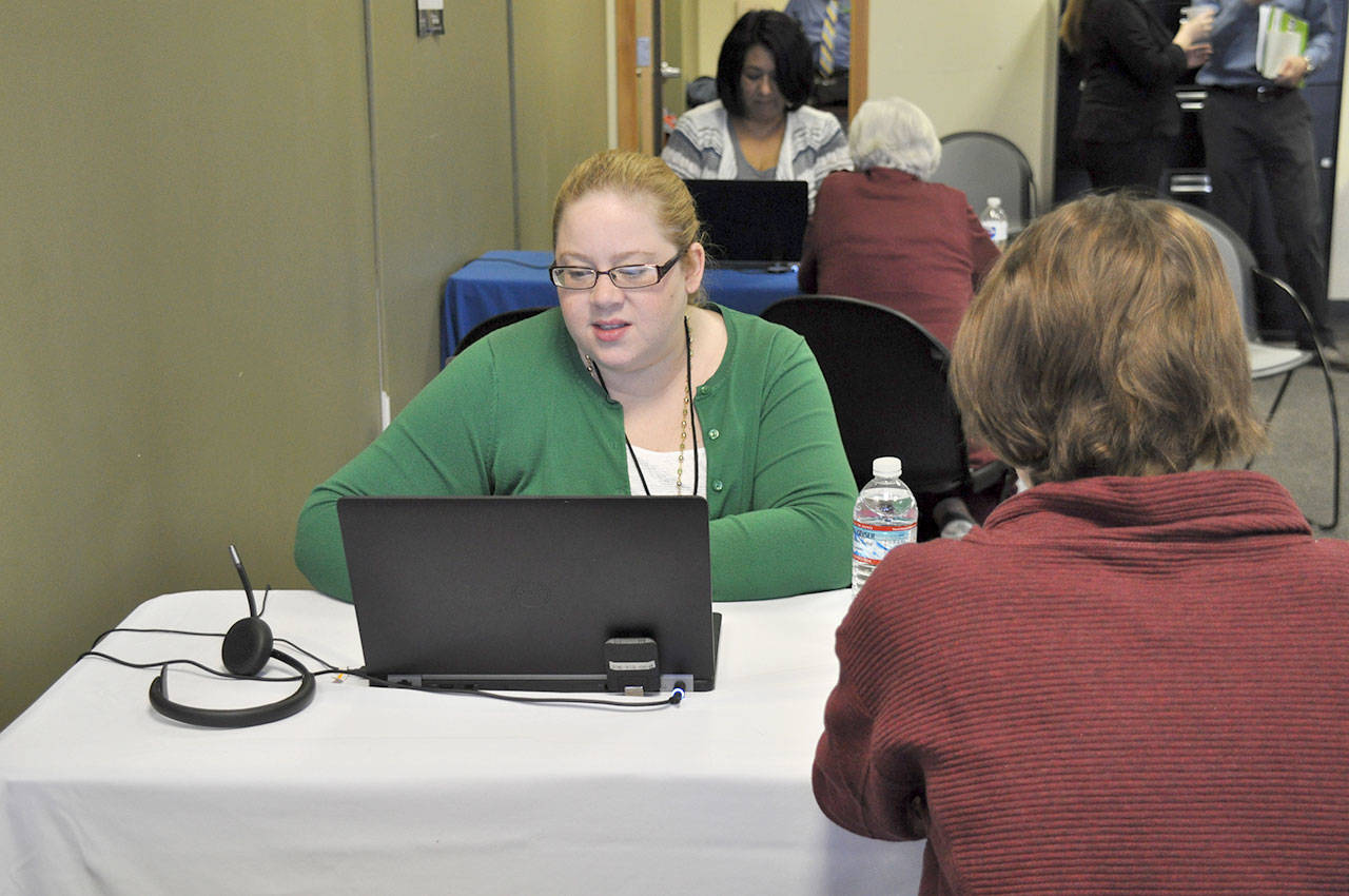 Elizabeth Winders helps a client at the health care enrollment center in Federal Way. The center opened on Wednesday to help South King County residents with their health insurance enrollment questions. HEIDI SANDERS, the Mirror                                Elizabeth Winders helps a client at the health care enrollment center in Federal Way. The center opened on Wednesday to help South King County residents with their health insurance enrollment questions. HEIDI SANDERS, the Mirror