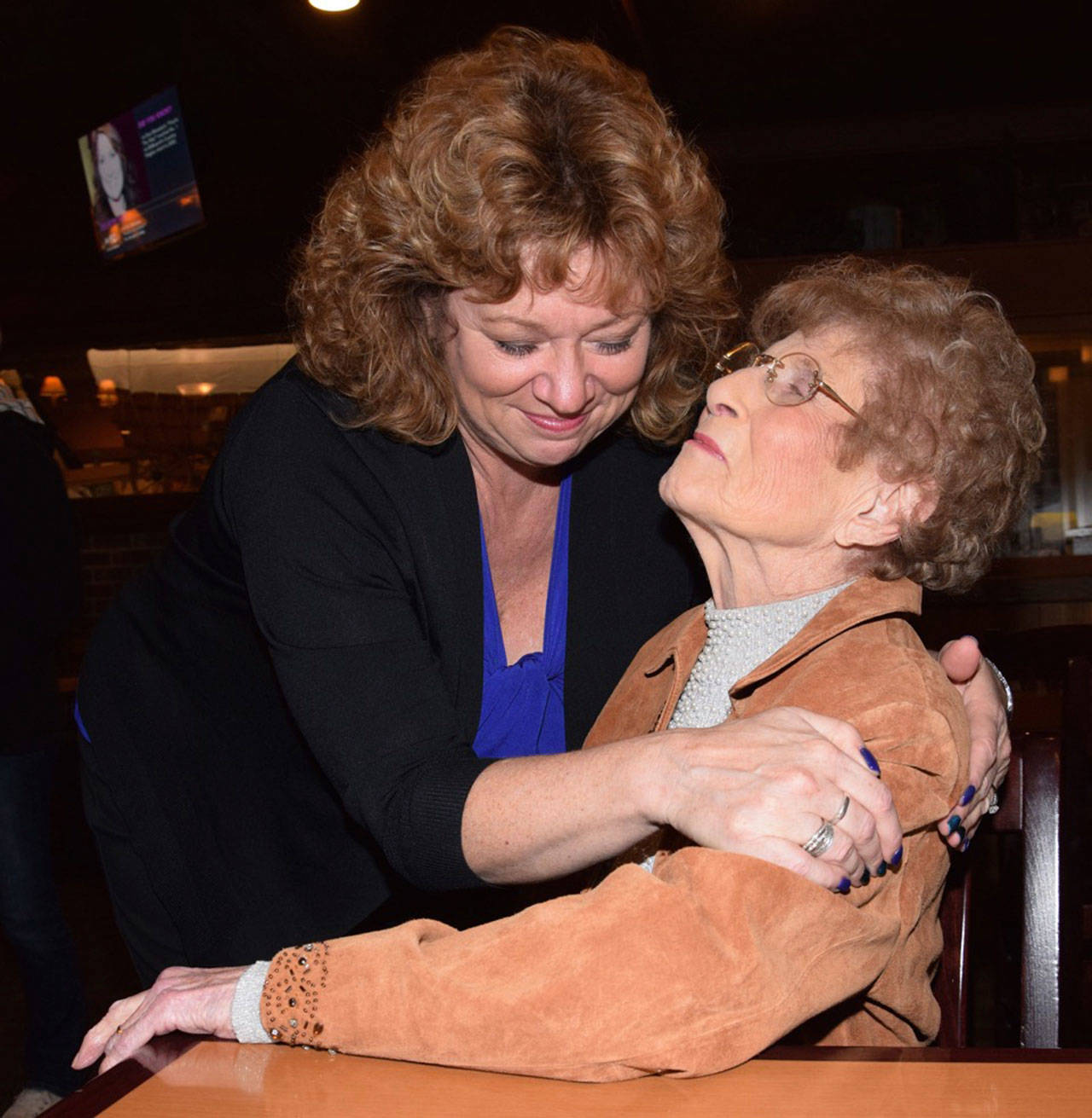 Auburn Mayor Nancy Backus shares a moment with her mom, Mary Karr, during an election-night campaign gathering at The Longhorn Barbecue on Tuesday. Backus won re-election with a cushion over challenger Largo Wales from returns frequently updated throughout the week. RACHEL CIAMPI, Auburn Reporter