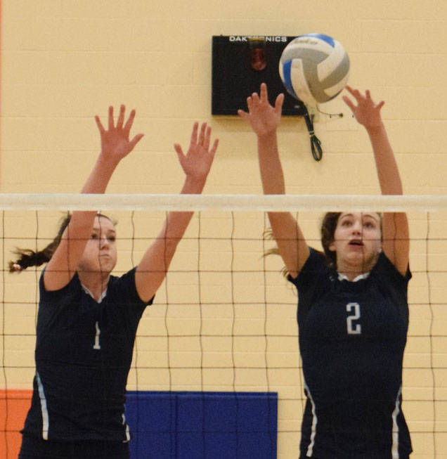 The Ravens Anna Maracich, left, and Calley Heilborn. RACHEL CIAMPI, Auburn Reporter