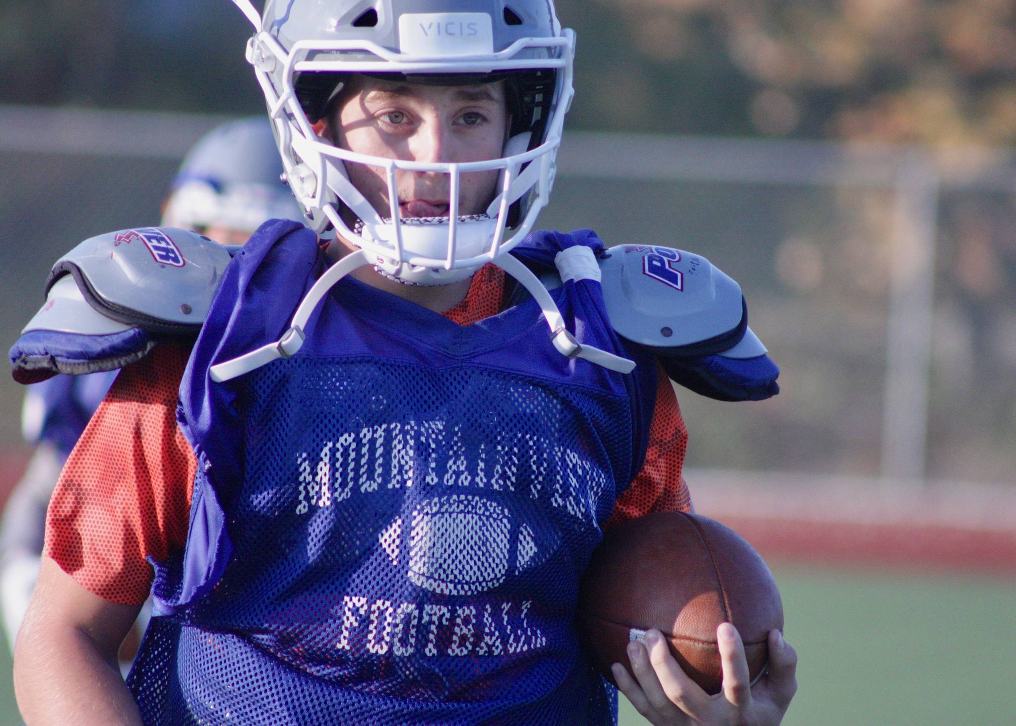 Junior Carson Klemetsen, a lefty, has filled in well at quarterback and in the secondary for Auburn Mountainview. Klemetsen replaced Drew Davenport, who was lost for the season with a knee injury. MARK KLAAS, Auburn Reporter