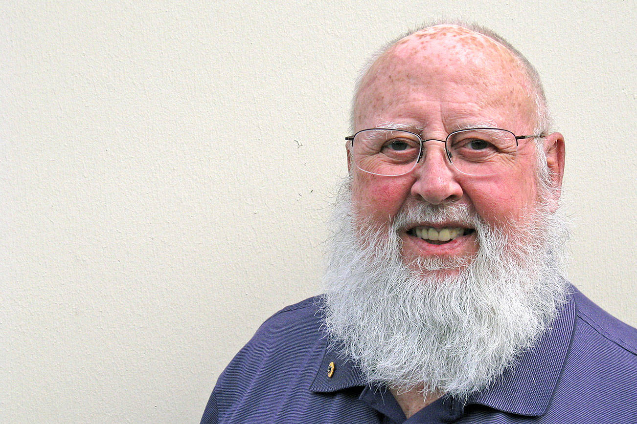Former city fire chief, beloved Santa, dies