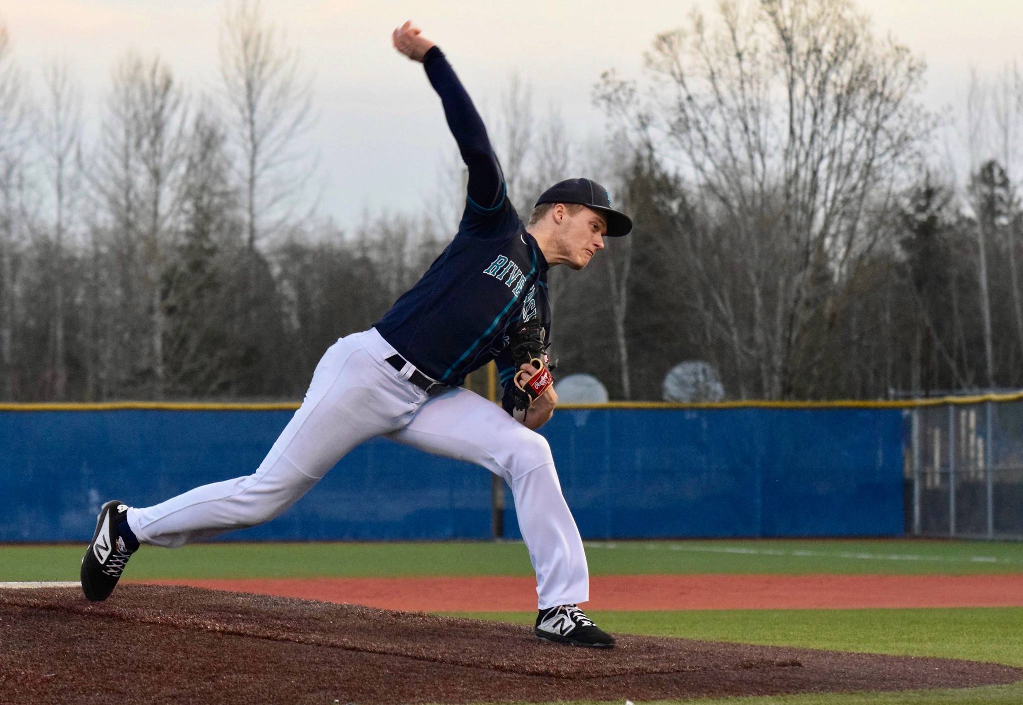 Auburn Riverside’s Ty Emmons delivers a pitch against Auburn Mountainview on Thursday night. He went the distance, striking out eight, in the Ravens’ 2-0 NPSL Olympic win. RACHEL CIAMPI, Auburn Reporter