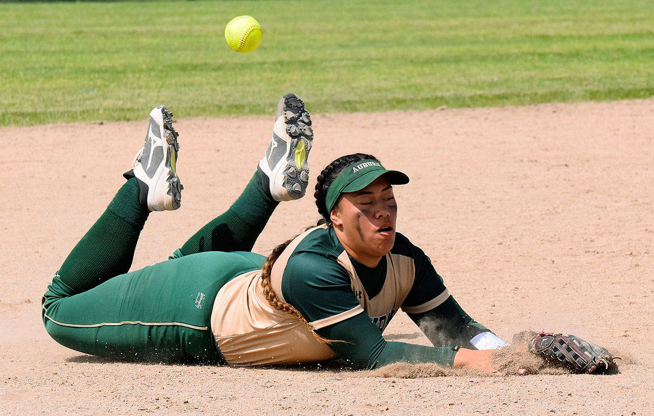 Auburn shortstop Lynetti Aumua has trouble coming up with the ball during the Trojans’ 17-1 loss to Sumner during the bi-district tournament at the Kent Service Club Ballfields on Saturday. RACHEL CIAMPI, Auburn Reporter