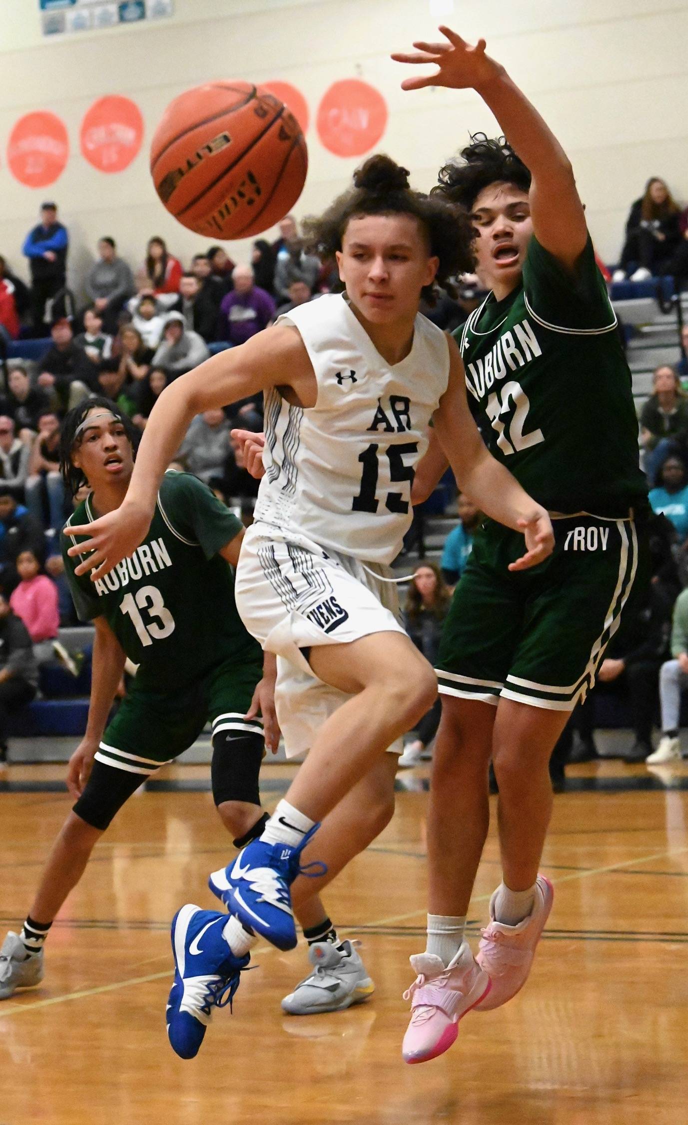 Auburn’s Maleek Arington, right, and Auburn Riverside’s Isiah Gulchuk reach for the ball during NPSL Olympic play last Friday night on the Ravens court. RACHEL CIAMPI, Auburn Reporter